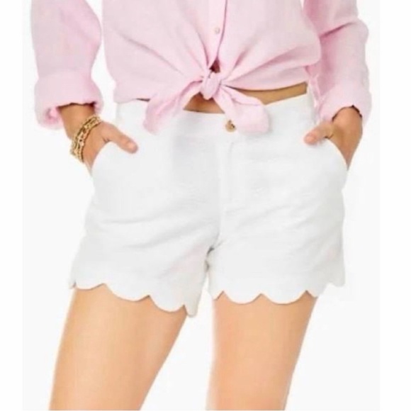 Lilly Pulitzer Pants - LILLY PULITZER Buttercup Shorts in Resort White Size 2